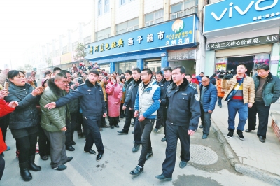 修手機起爭執 開封男子持射釘“槍”行兇致4個月大嬰兒死亡