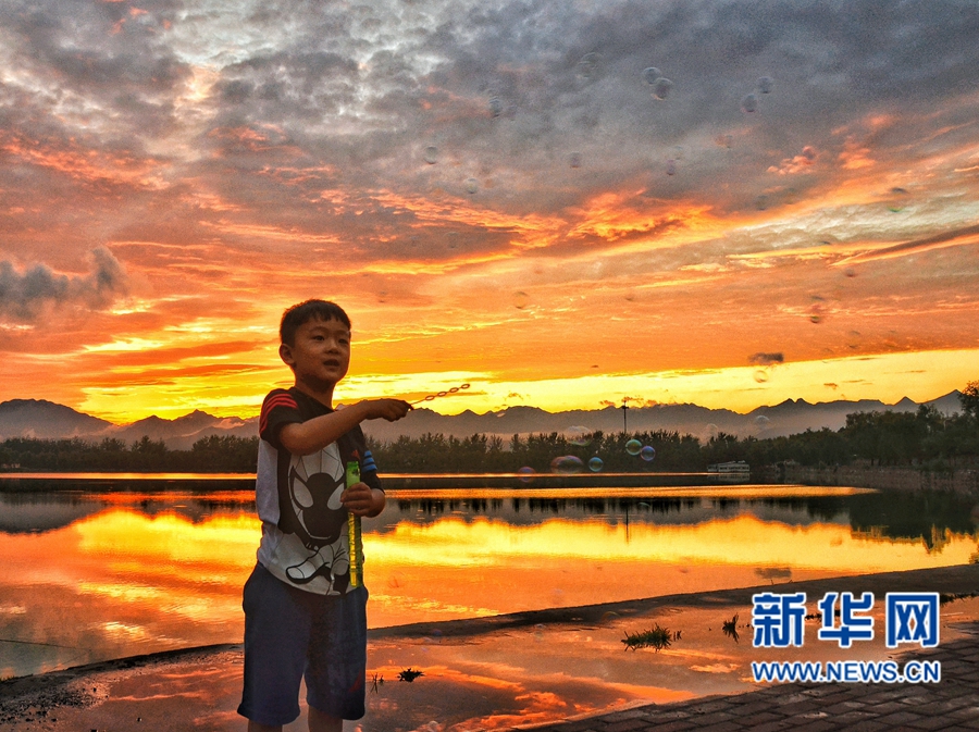 河南濟源:風起云層動 雨歇晚霞明 河南濟源:風起云層動 雨歇晚霞明