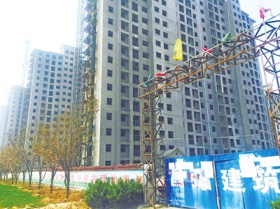 鶴壁一樓盤爛尾兩年 開發(fā)商沒錢施工竟讓業(yè)主交錢“自救”