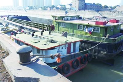 船主上岸吃飯 千噸貨輪被開走當(dāng)廢鐵賣掉(圖)