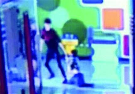 小學生逃課遭老師毆打 老師:他打罵我在先(圖)