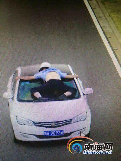 女子開車頂撞協(xié)警被抓 有販毒前科反偵查能力強