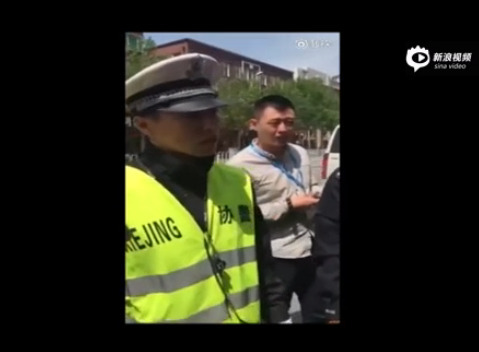 長春一男子因朋友違停被查 推搡辱罵協(xié)警“你就是條狗”