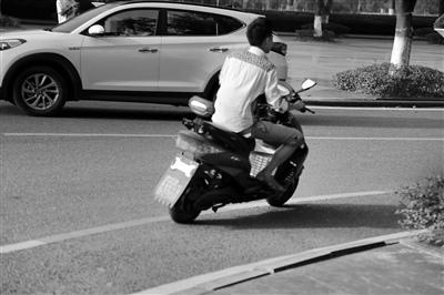 送餐員無(wú)視交規(guī)致事故頻發(fā)搶時(shí)間多掙送餐費(fèi)系肇因