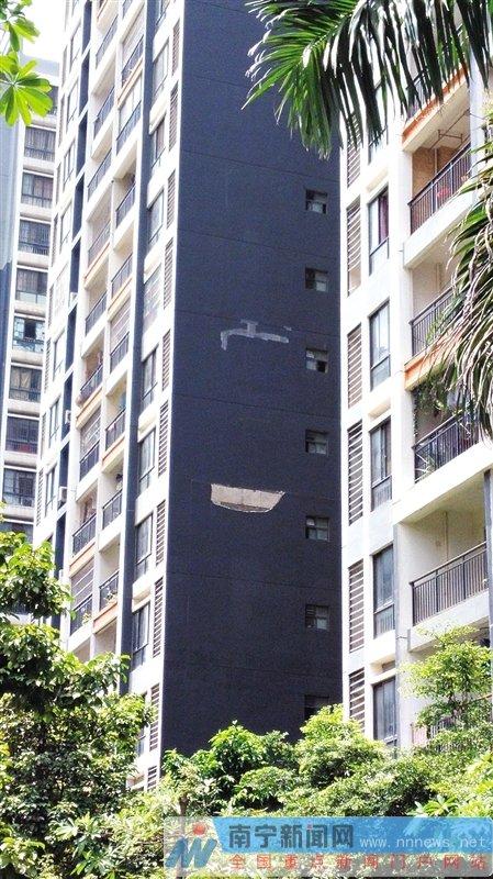 業主掛橫幅維權 開發商稱名譽受損向業主索賠10萬元