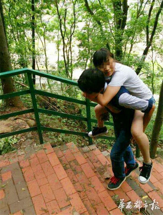 健康時兩人外出游玩。