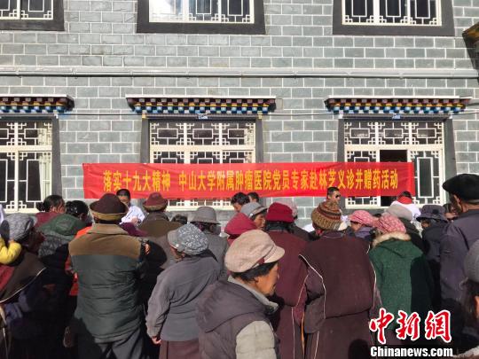 廣東省第三批組團式醫(yī)療援藏隊員、林芝市人民醫(yī)院內科副主任黎建軍介紹,林芝市現(xiàn)在有條件開展早期的腫瘤篩查診治。 張寧 攝