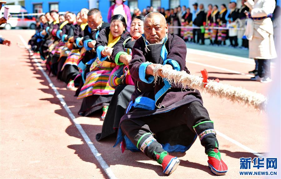 (體育)(3)西藏山南:農(nóng)牧民賽場展風(fēng)采